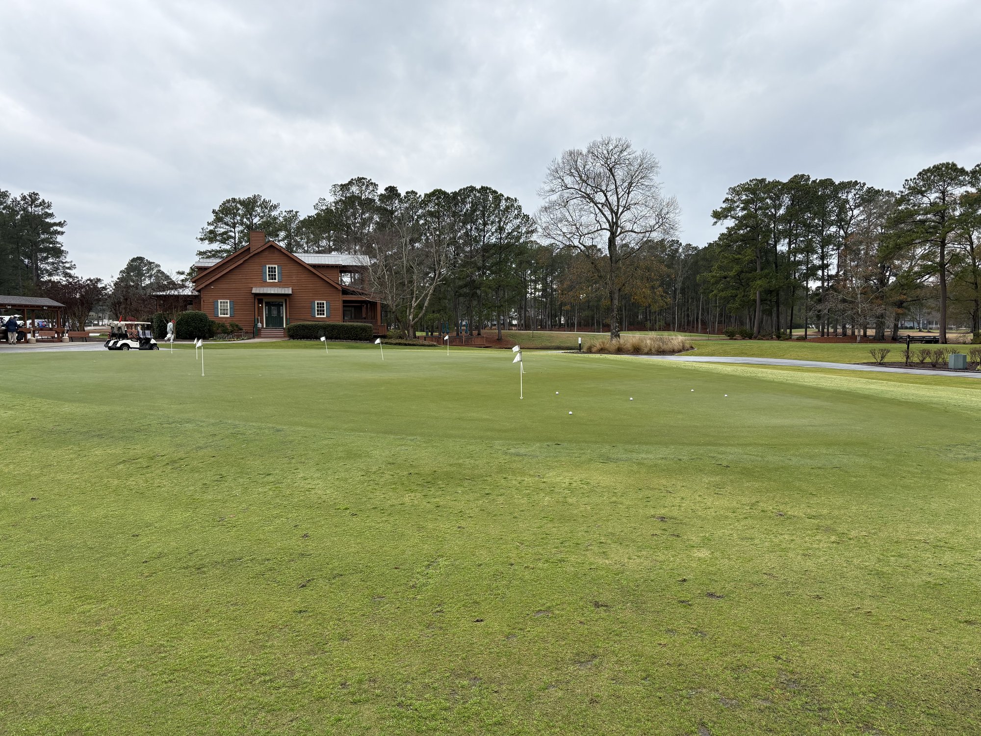 Practice putting green and pro shop at Meadowlands Golf Club Calabash NC